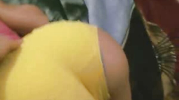 Bosomy auburn cowgirl sedang sibuk tarian bogel arab bekerja pada dua batang batang yang kuat (MMF)