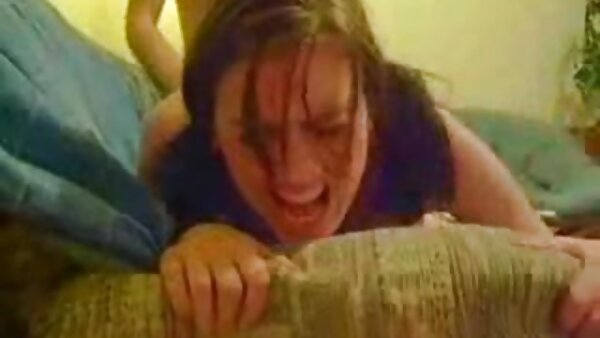 Slutty Emma Starr video lucah pelajar sekolah menunggang batang keras dan mendapat jari oleh Monique Alexander