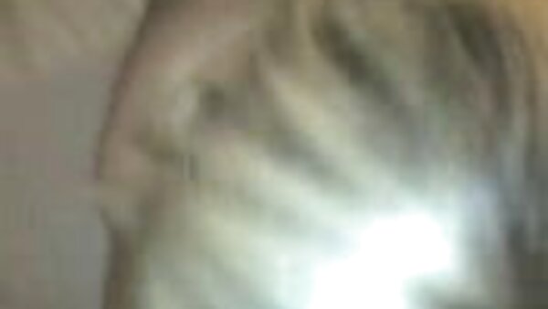 Video lucah retro MILF si rambut coklat mewah mendapat kacau di vidio lucak atas sofa