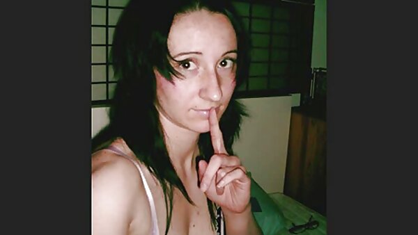 Perempuan jalang gila berani Elise Graves membuatkan bibir kemaluannya diregangkan sehebat-hebatnya dan kemaluannya digerudi dalam-dalam wayang lucah dengan alat. Video BDSM